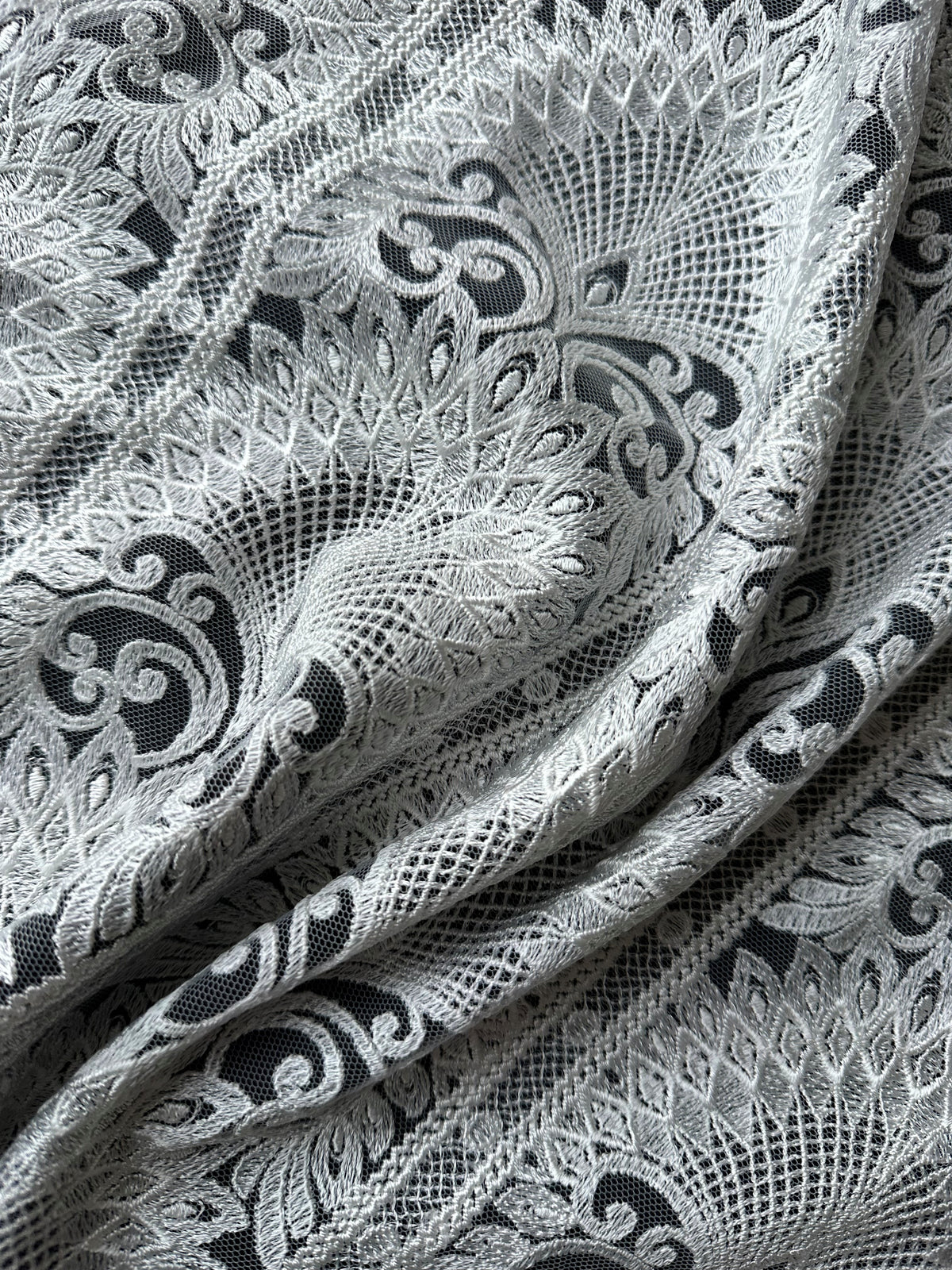 Elfenbeinfarbene bestickte Spitze - EB5044