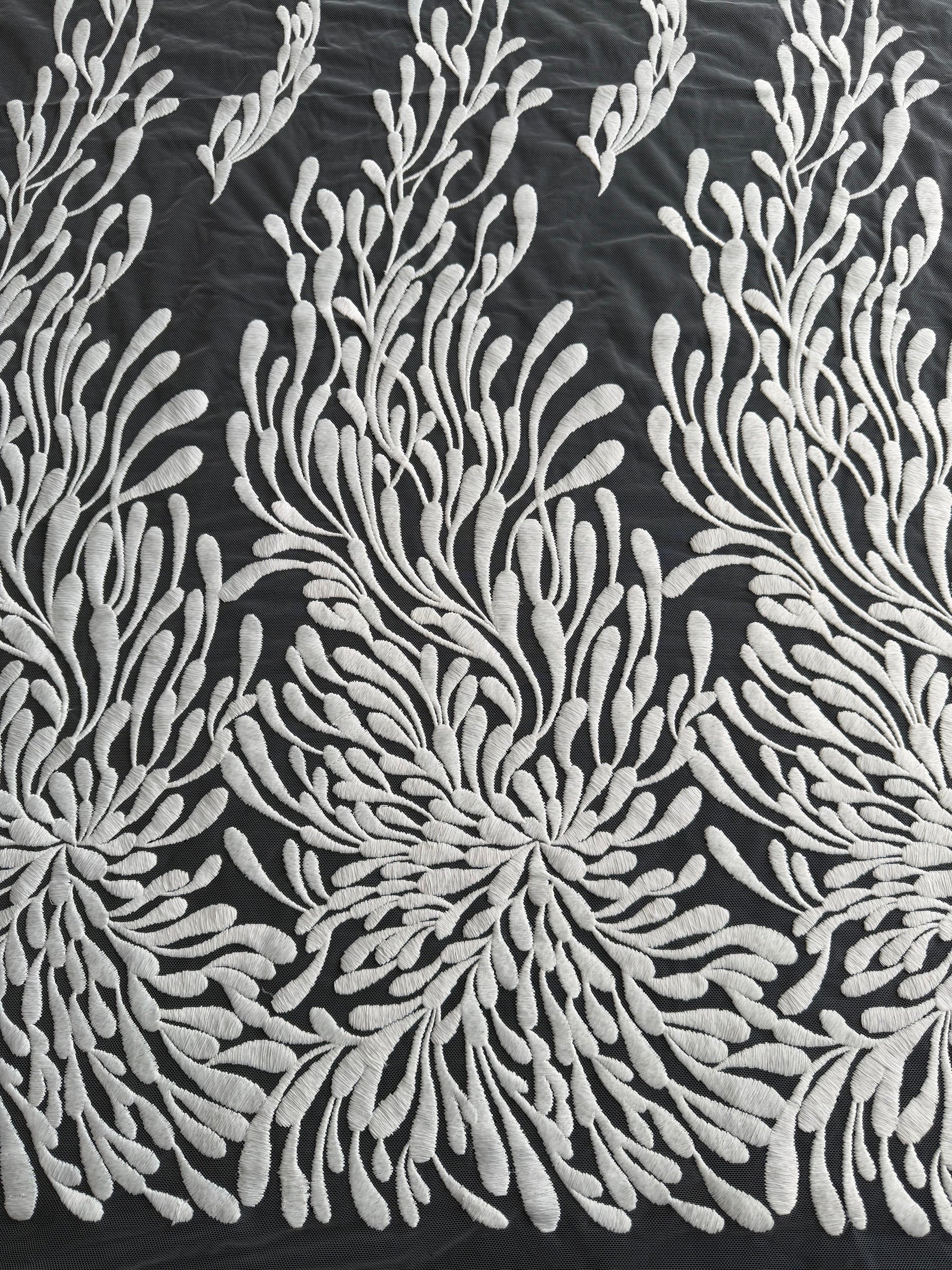 Elfenbeinfarbene Stickspitze - EB5053