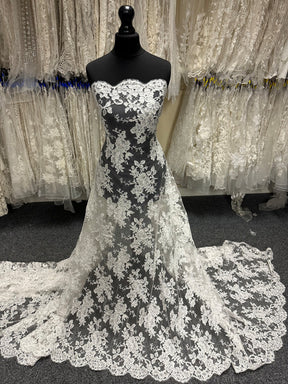 Elfenbeinfarbene, kordelbesetzte Chantilly-Spitze – Zetina