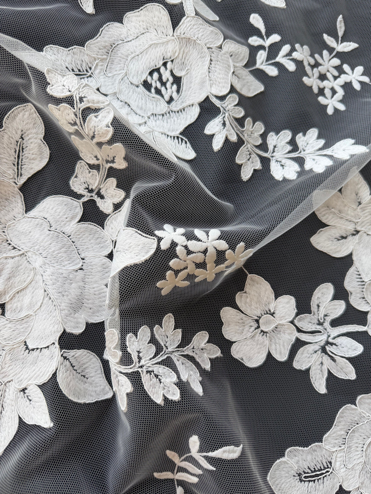 Elfenbeinfarbene, italienische, bestickte Spitzenborte - Elfin