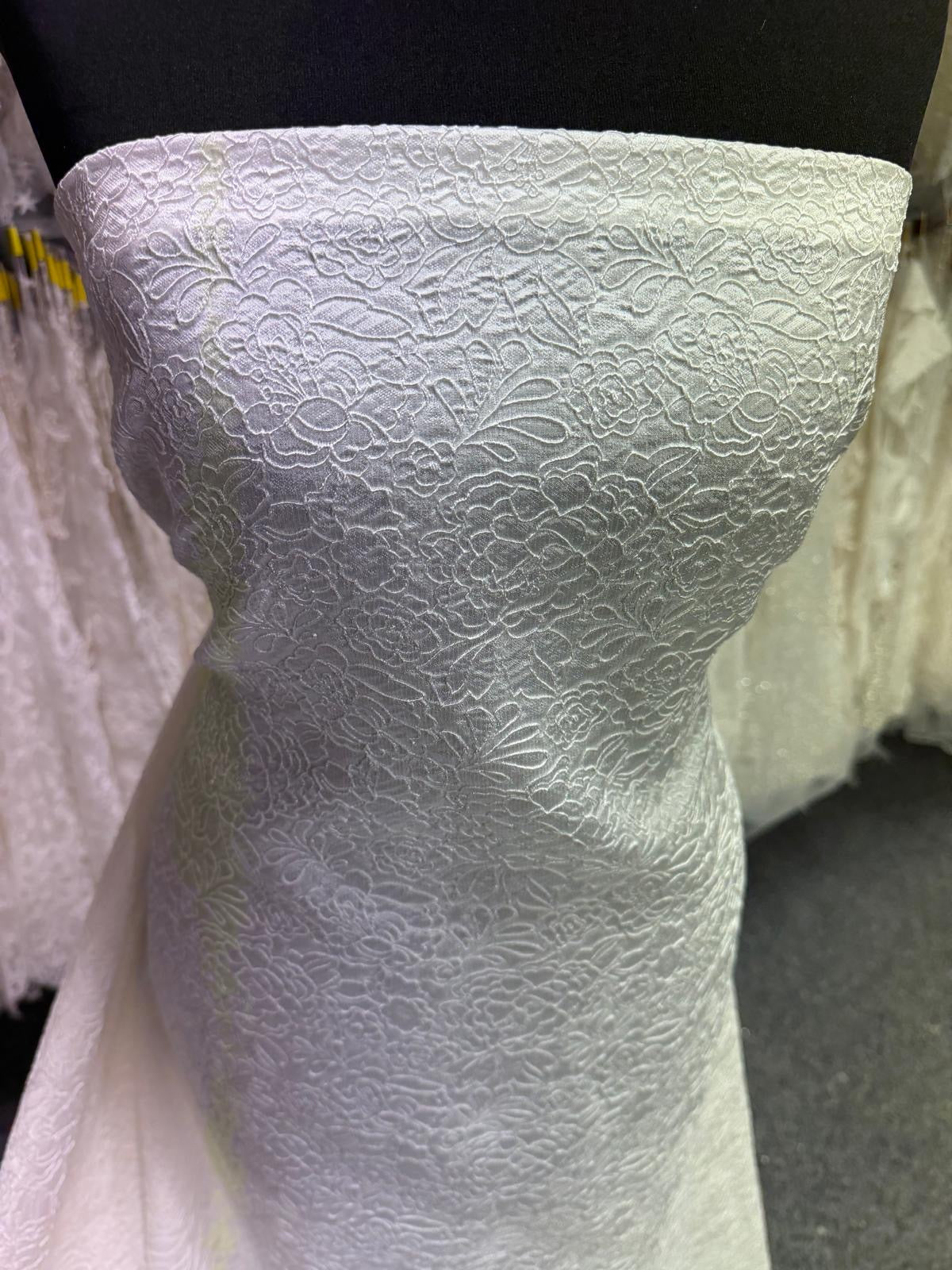 Italienischer Cloqué-Jacquard in Blass-Elfenbein - P664