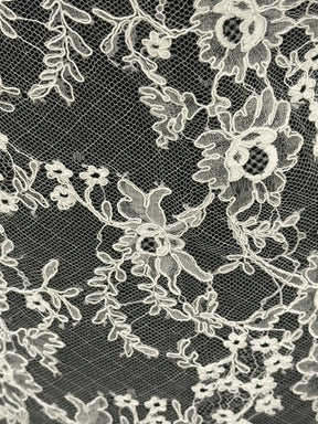 Elfenbeinfarbene Chantilly-Spitze mit Kordel - Rorie