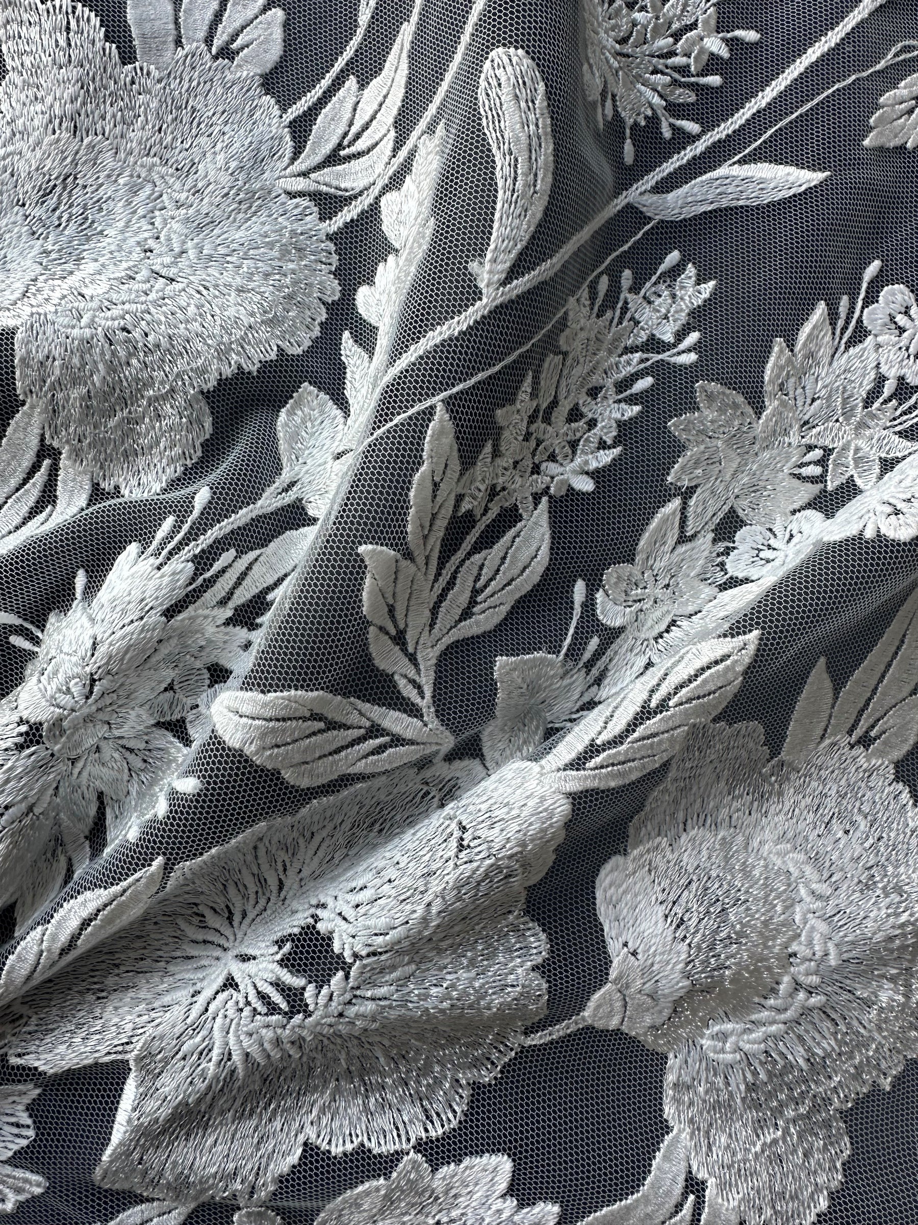 Elfenbeinfarbene bestickte Spitze - Genby