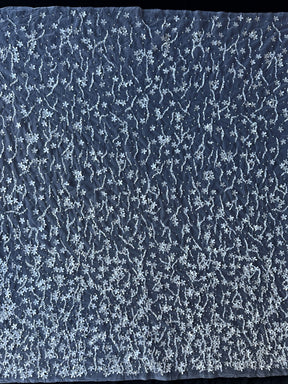 Elfenbeinfarbene, perlenbesetzte Laserspitze - Medaillon