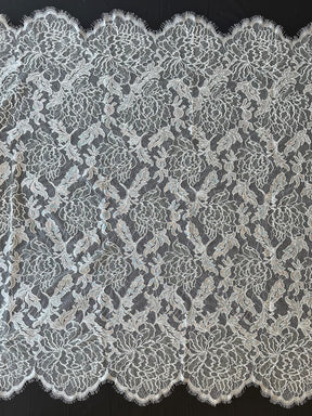 Elfenbeinfarbene Chantilly-Spitze mit Kordel - Terri