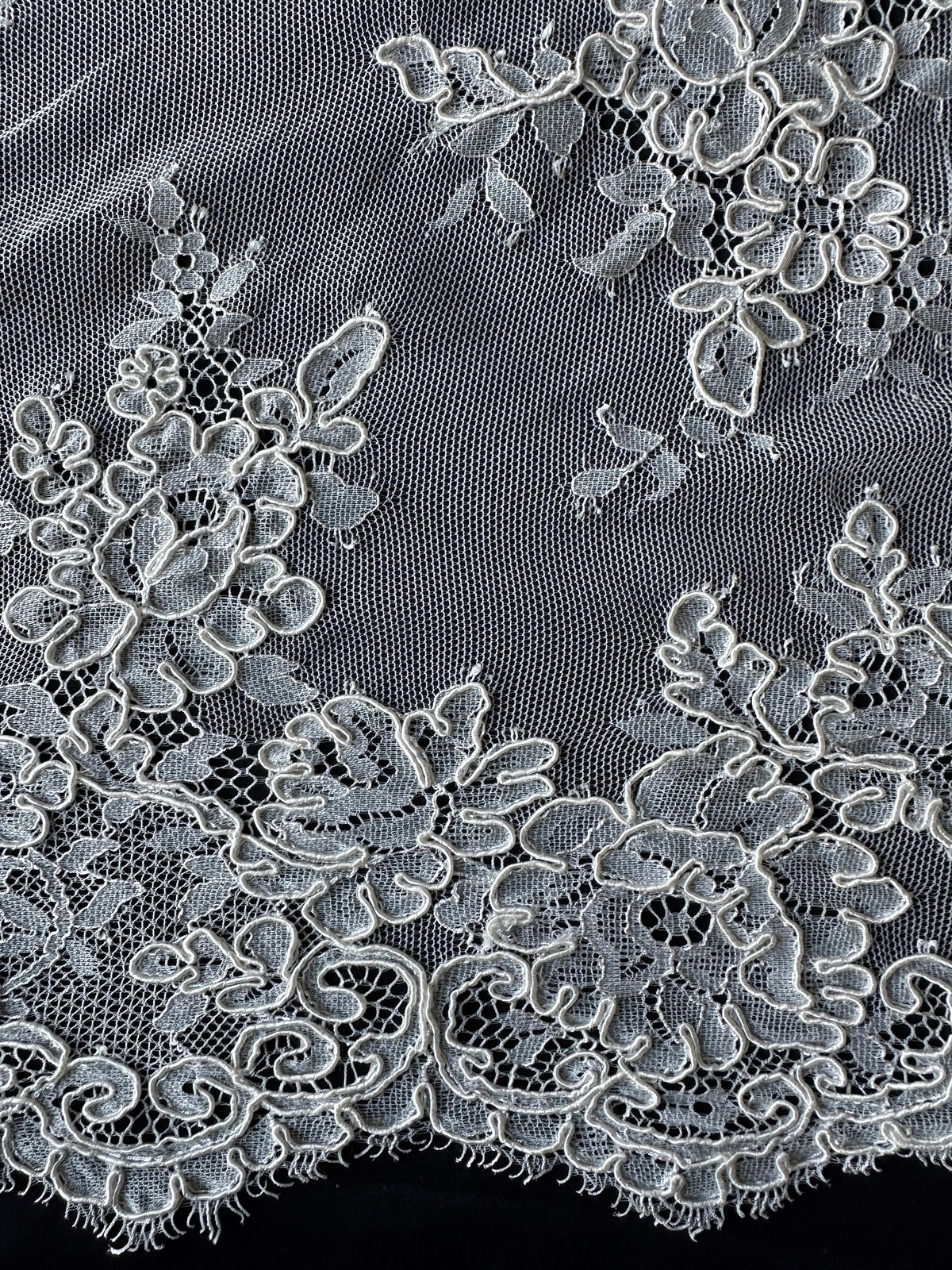 Elfenbeinfarbene Kordelspitze – Lehrer