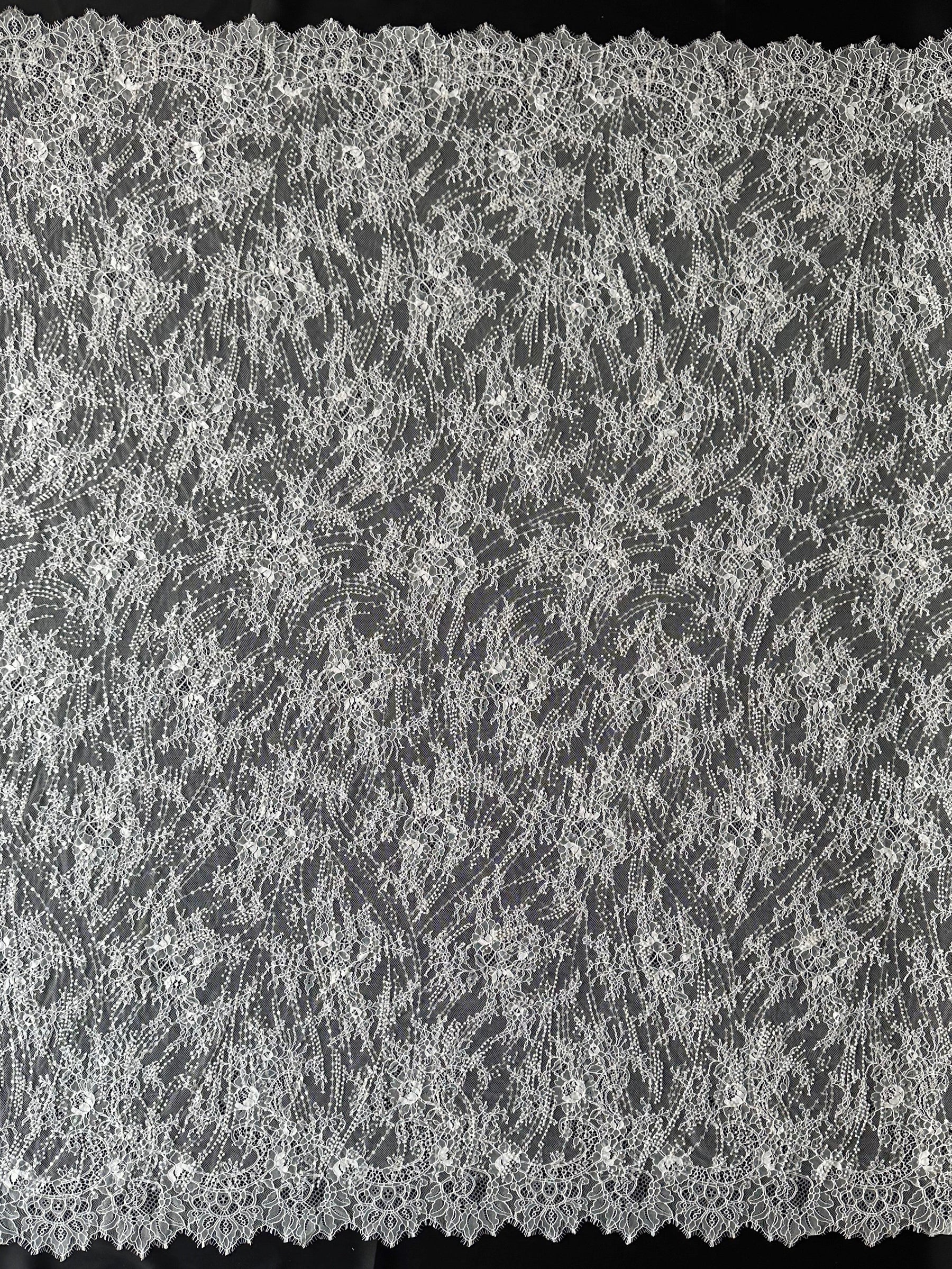 Elfenbeinfarbene Kordel- und Paillettenspitze - Cappie