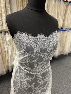 Elfenbeinfarbene Chantilly-Spitze – Camden