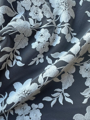 Elfenbeinfarbene bestickte Spitze - X579