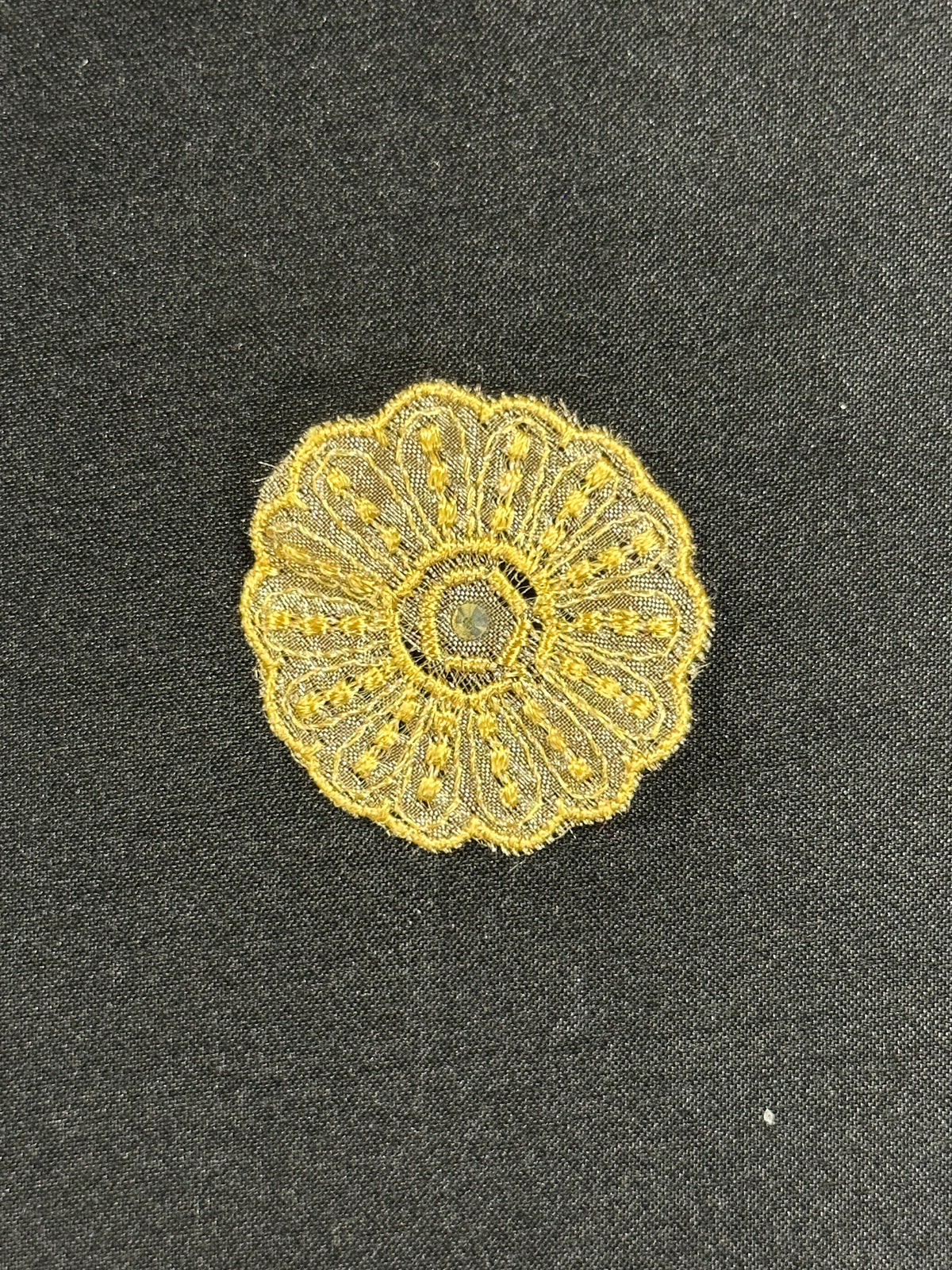 Gold schillernde Spitzenapplikation – Aladdin (CF AP 34295)