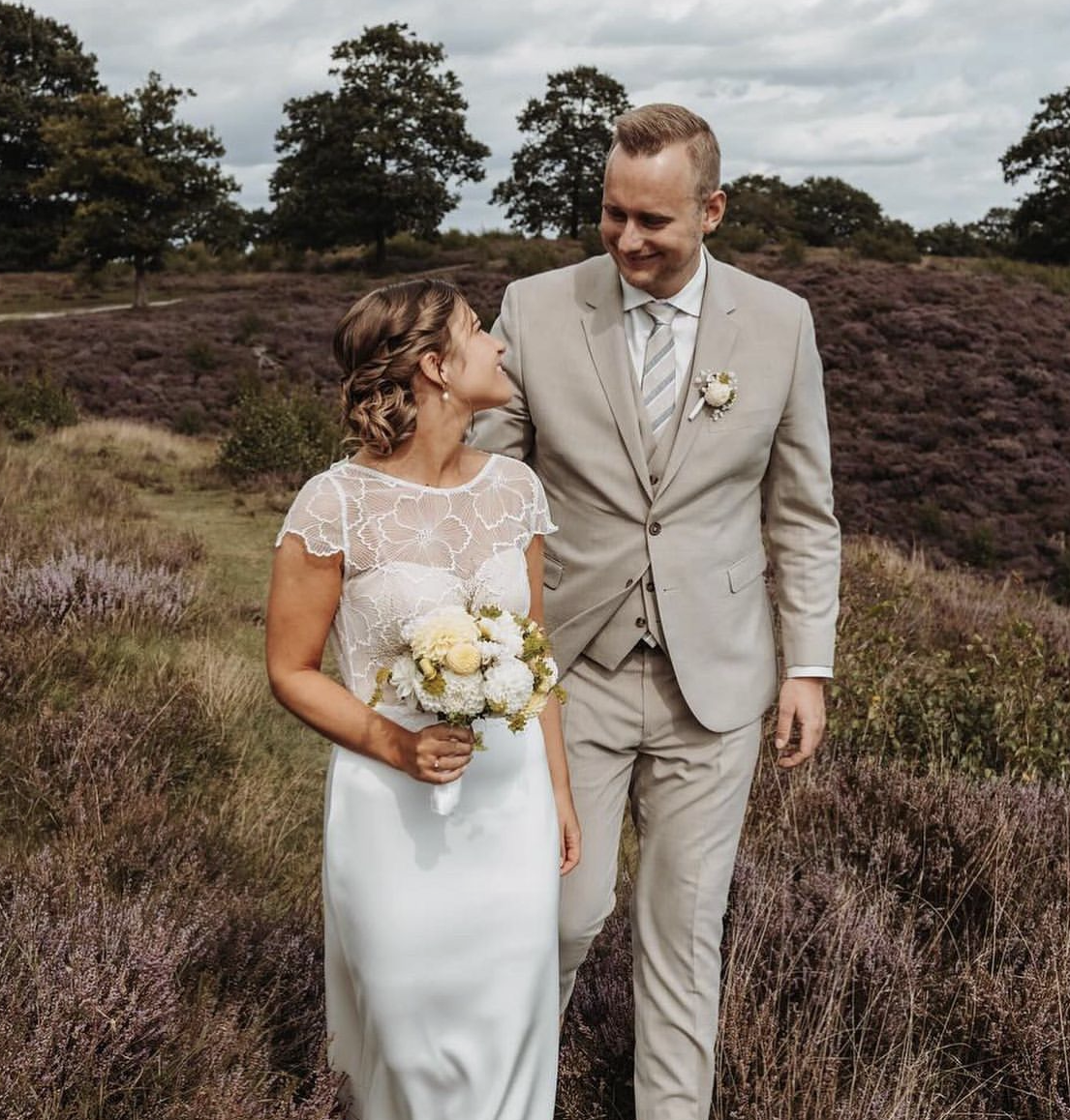 Elfenbeinfarbene bestickte Spitze – Monique 