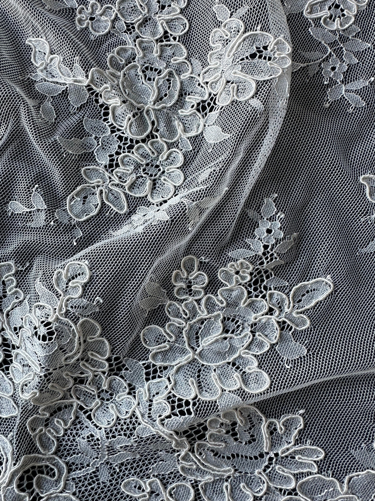 Elfenbeinfarbene Kordelspitze – Lehrer