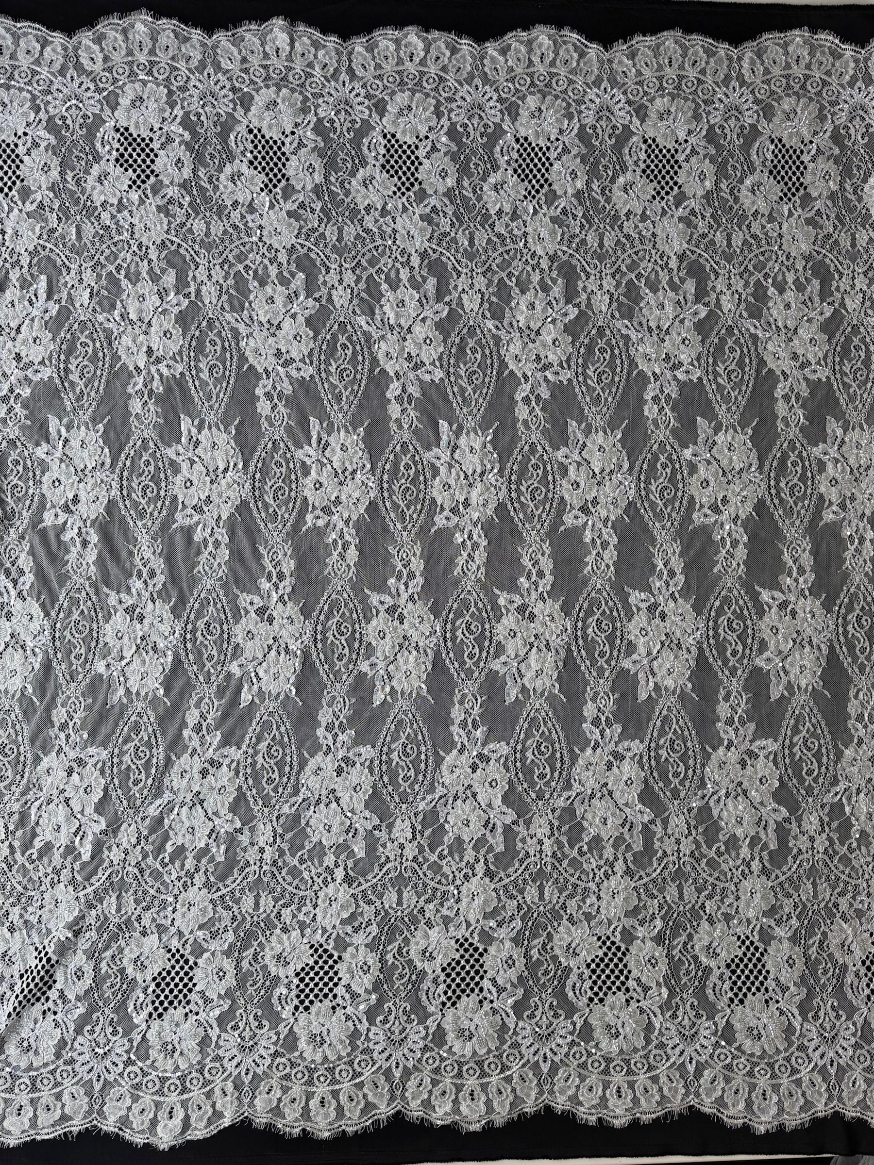 Elfenbeinfarbene handbestickte Raschel-Spitze – James