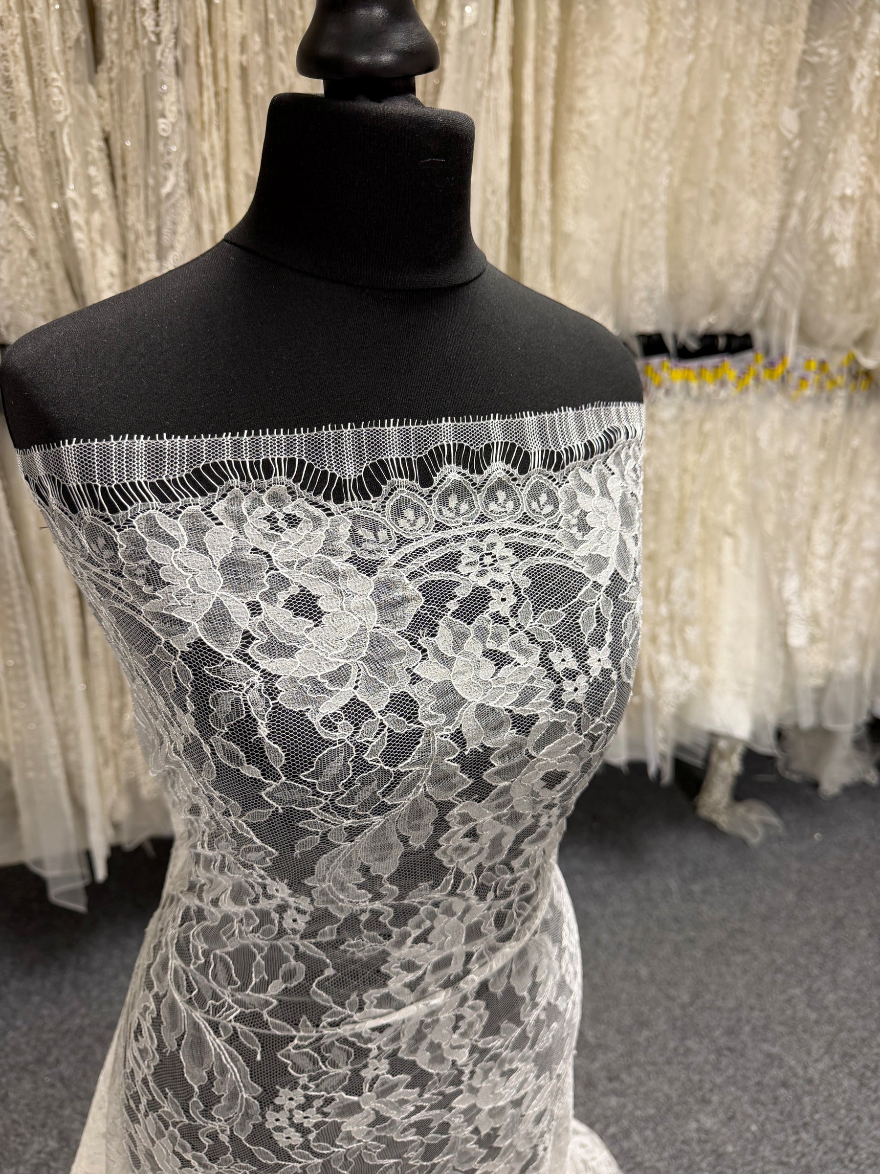 Ivory Lace - LA6001
