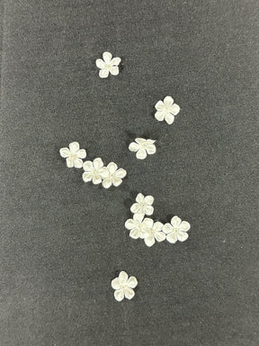 Blass elfenbeinfarbene Satinblumen - M14 (Beutel mit 144 Stück)