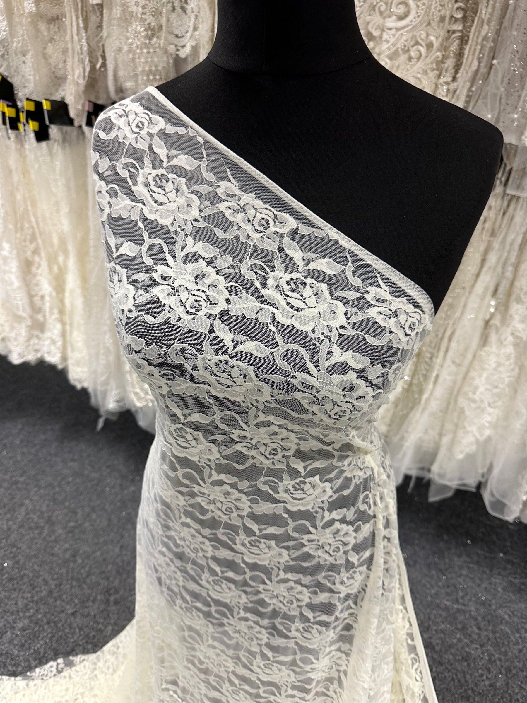 Elfenbeinfarbene Raschel-Stretchspitze – Matina