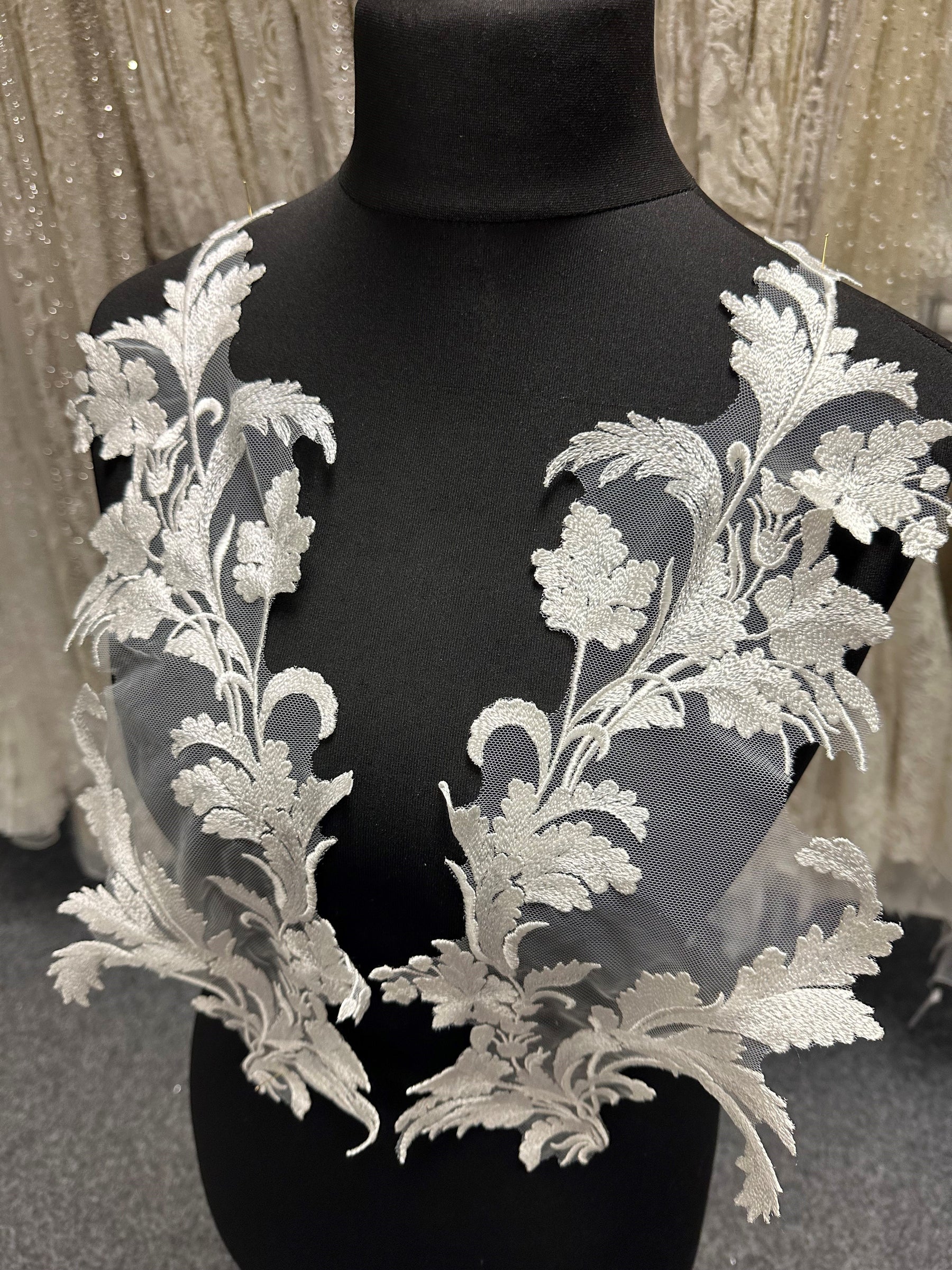 Ivory Embroidered Lace Appliques - MT8009