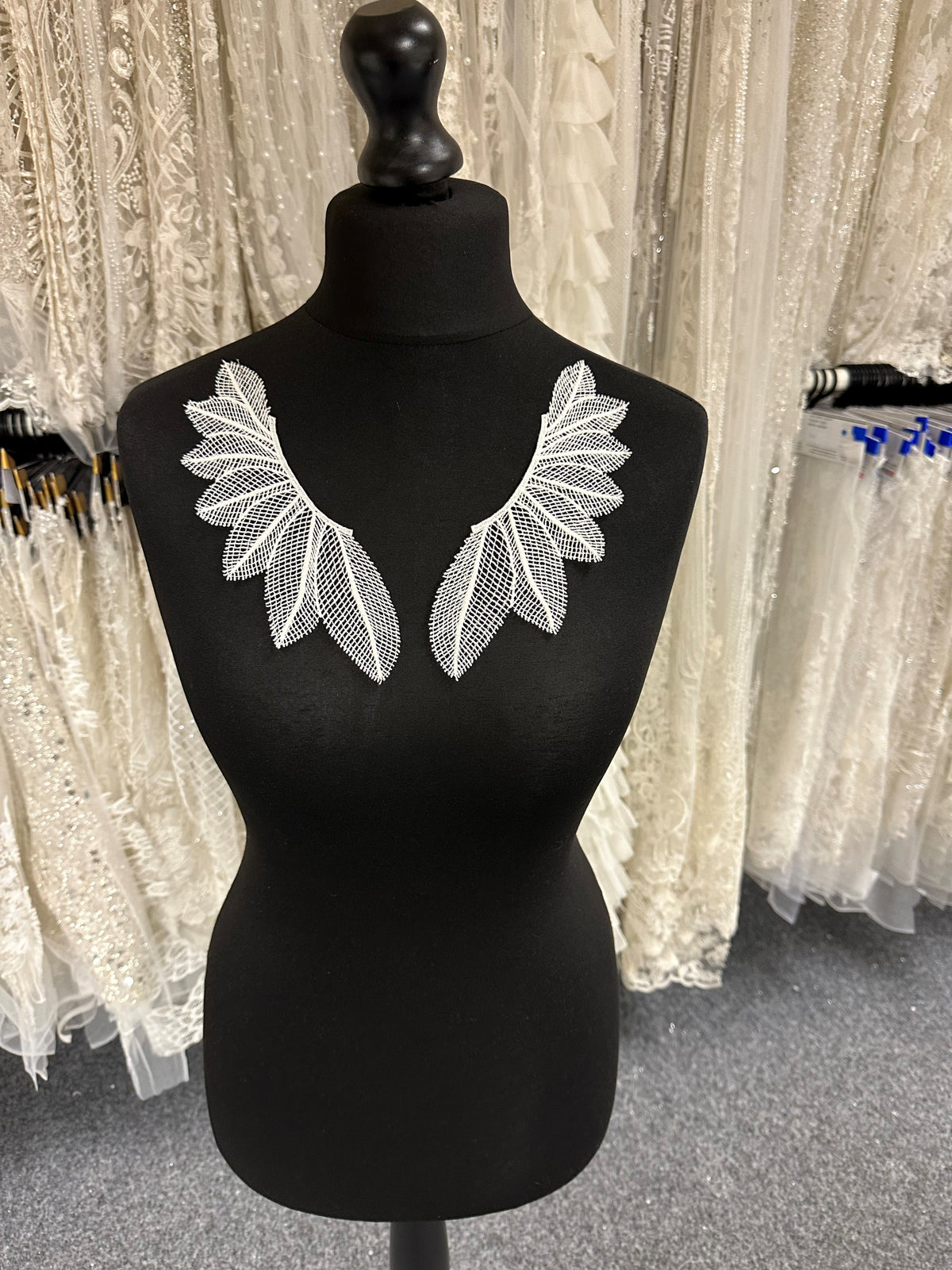 Elfenbeinfarbene bestickte Applikationen – Icharus