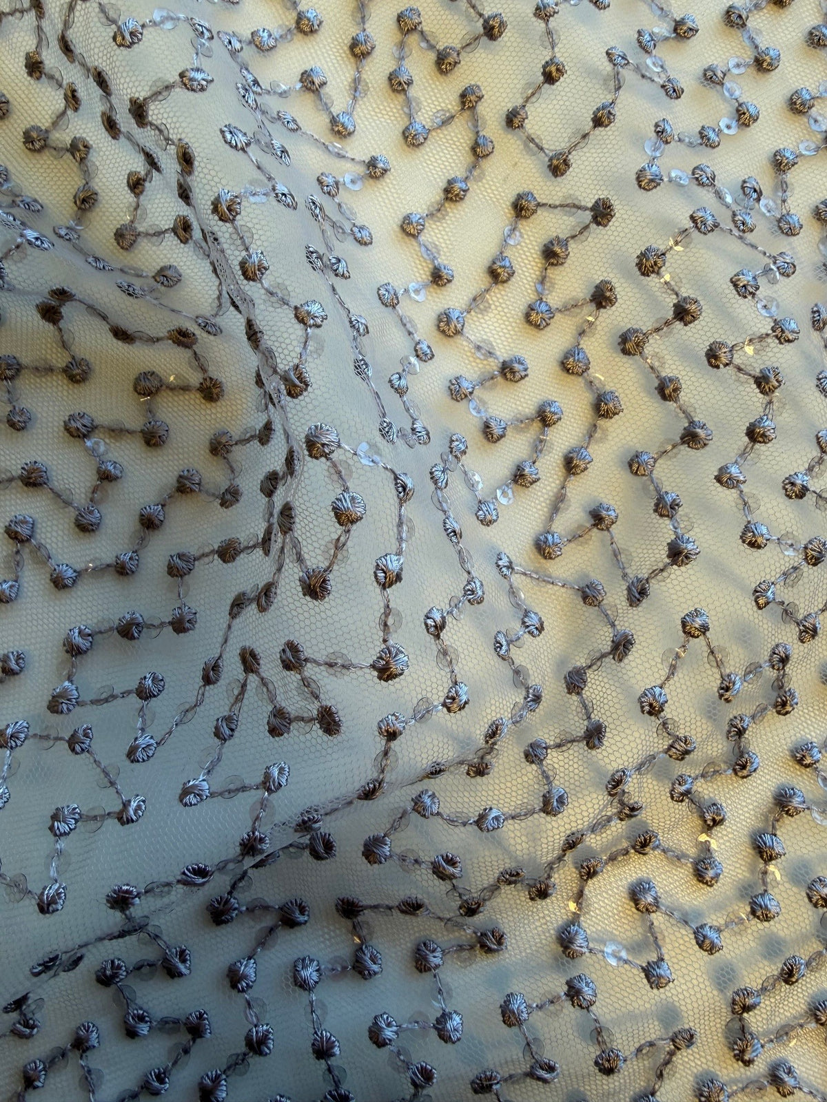 Paillettenstickerei-Spitze in Maulbeerrot - EB3029