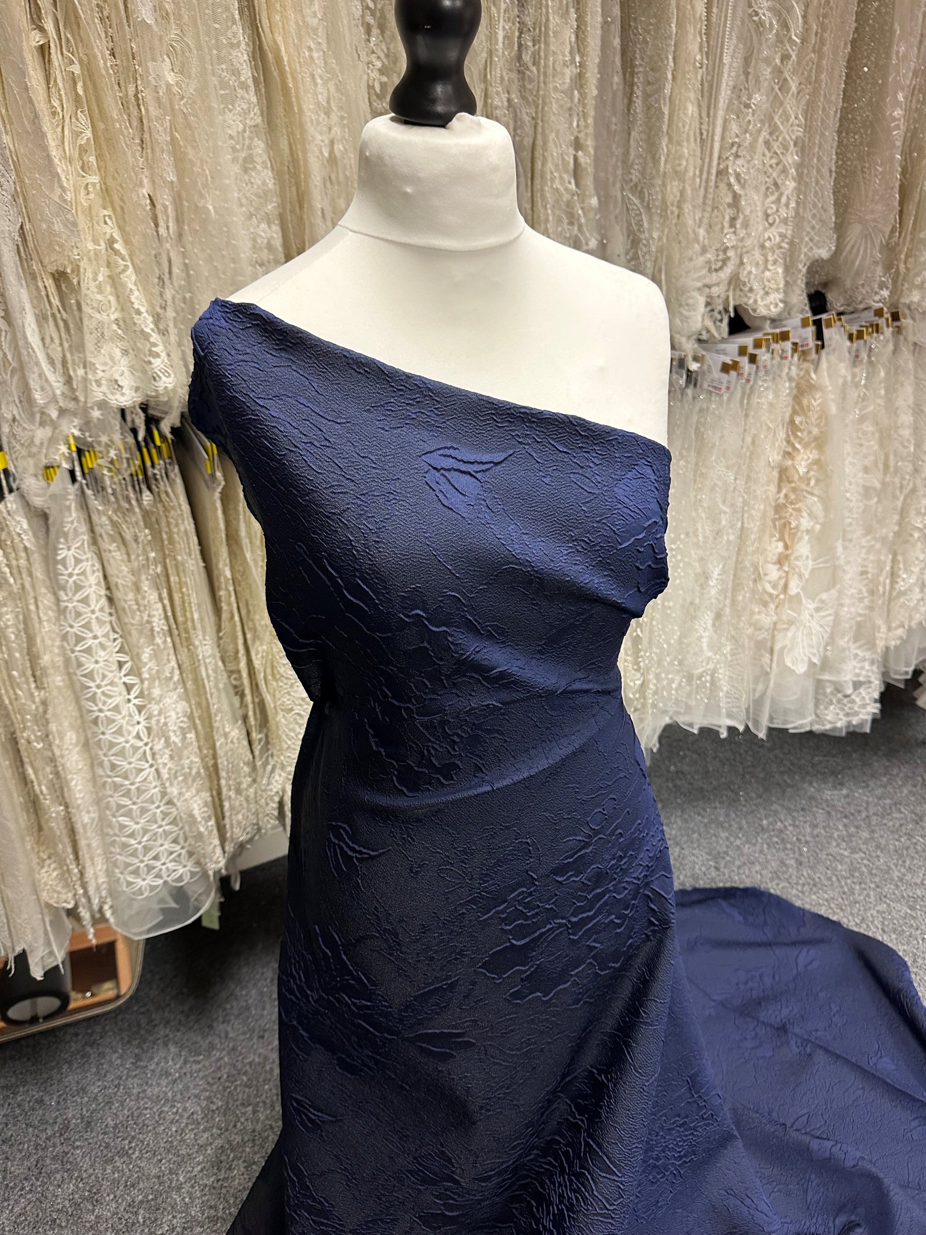 Marineblauer Cloqué-Jacquard – Ergebnis