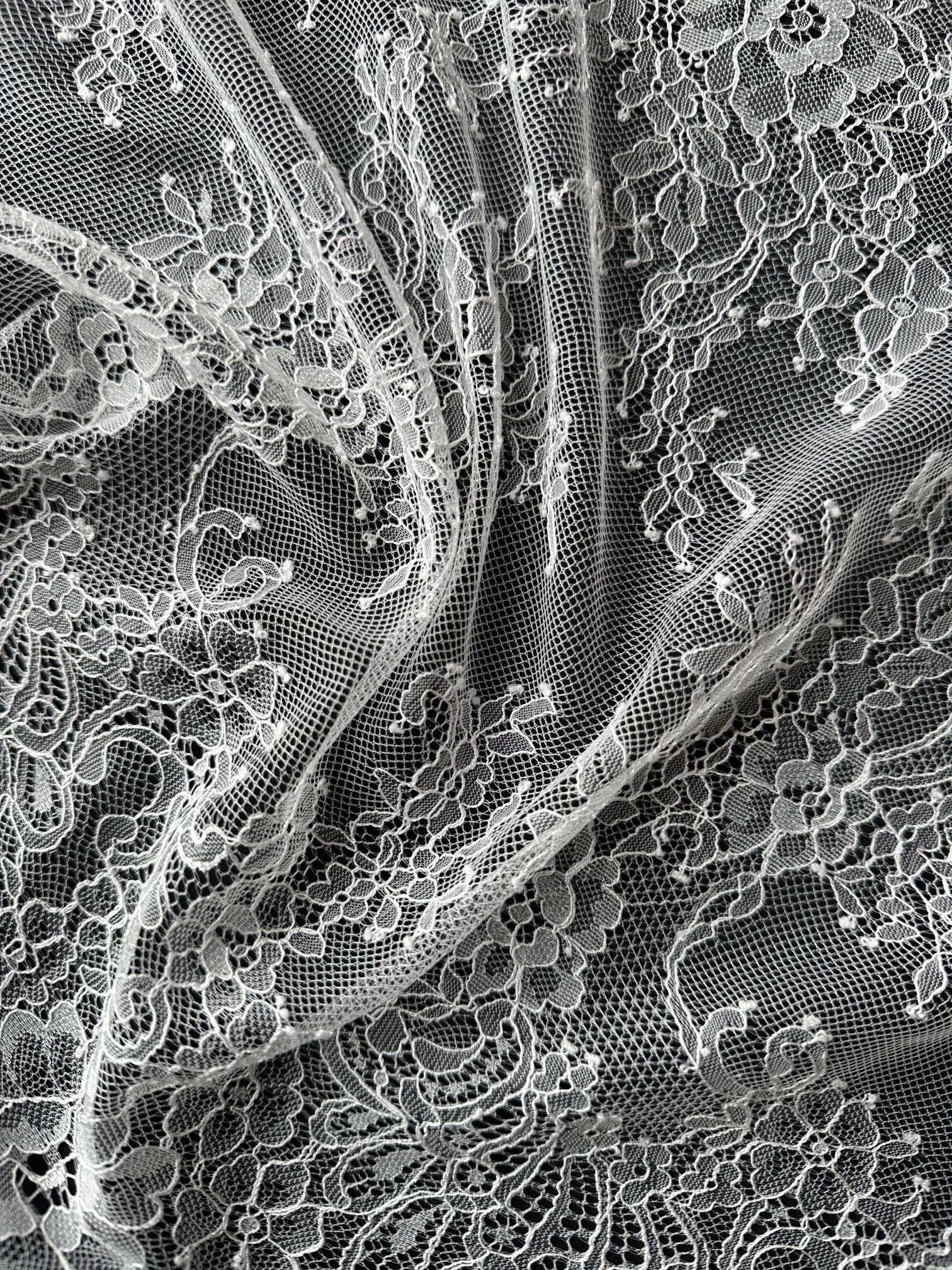 Weiße Raschelspitze - P223