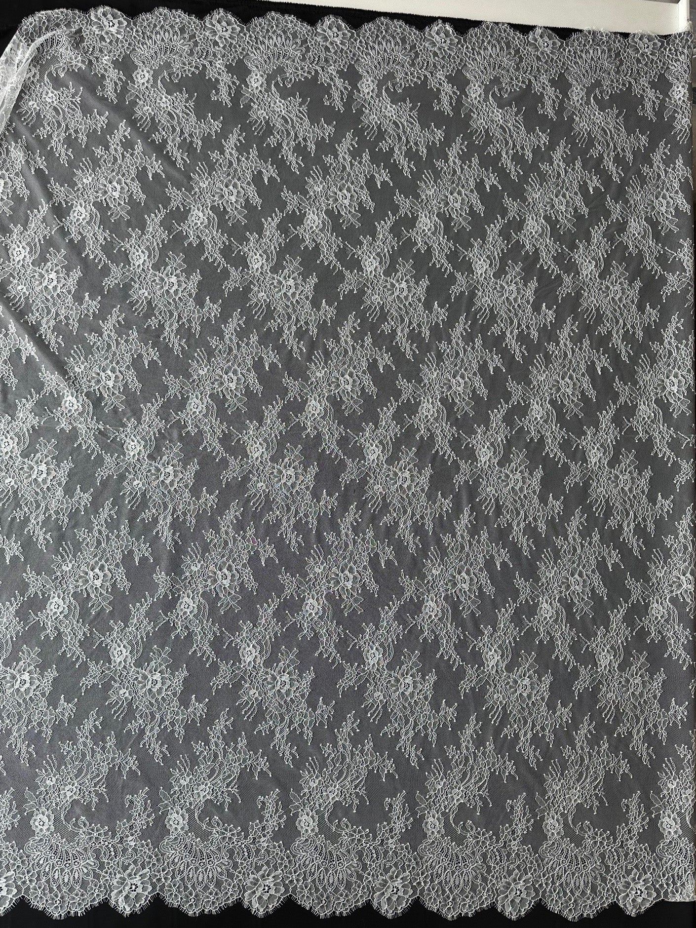 Weiße Raschelspitze - P223