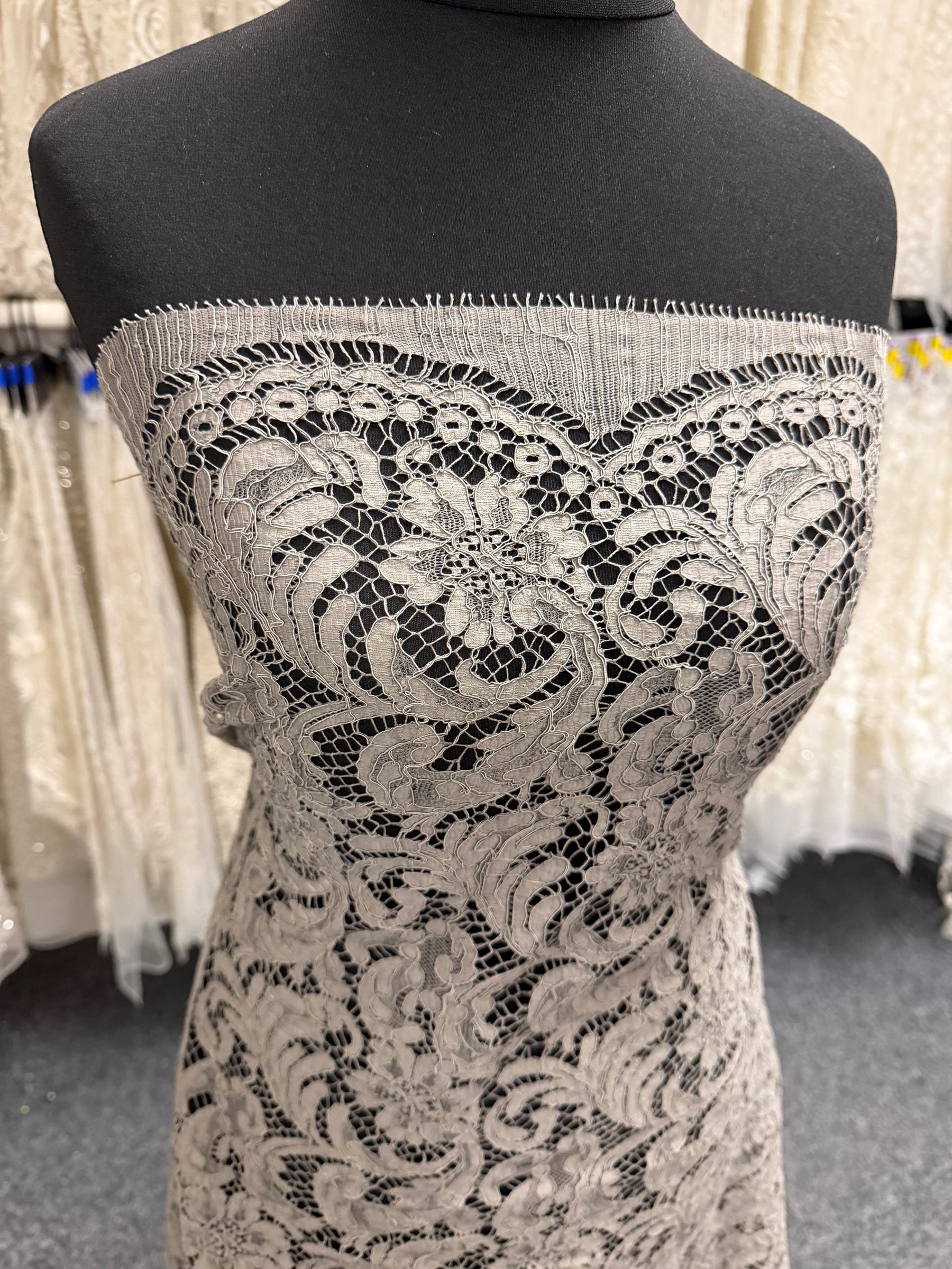 Dunkel Nickelgraue Chantilly-Spitze - P244
