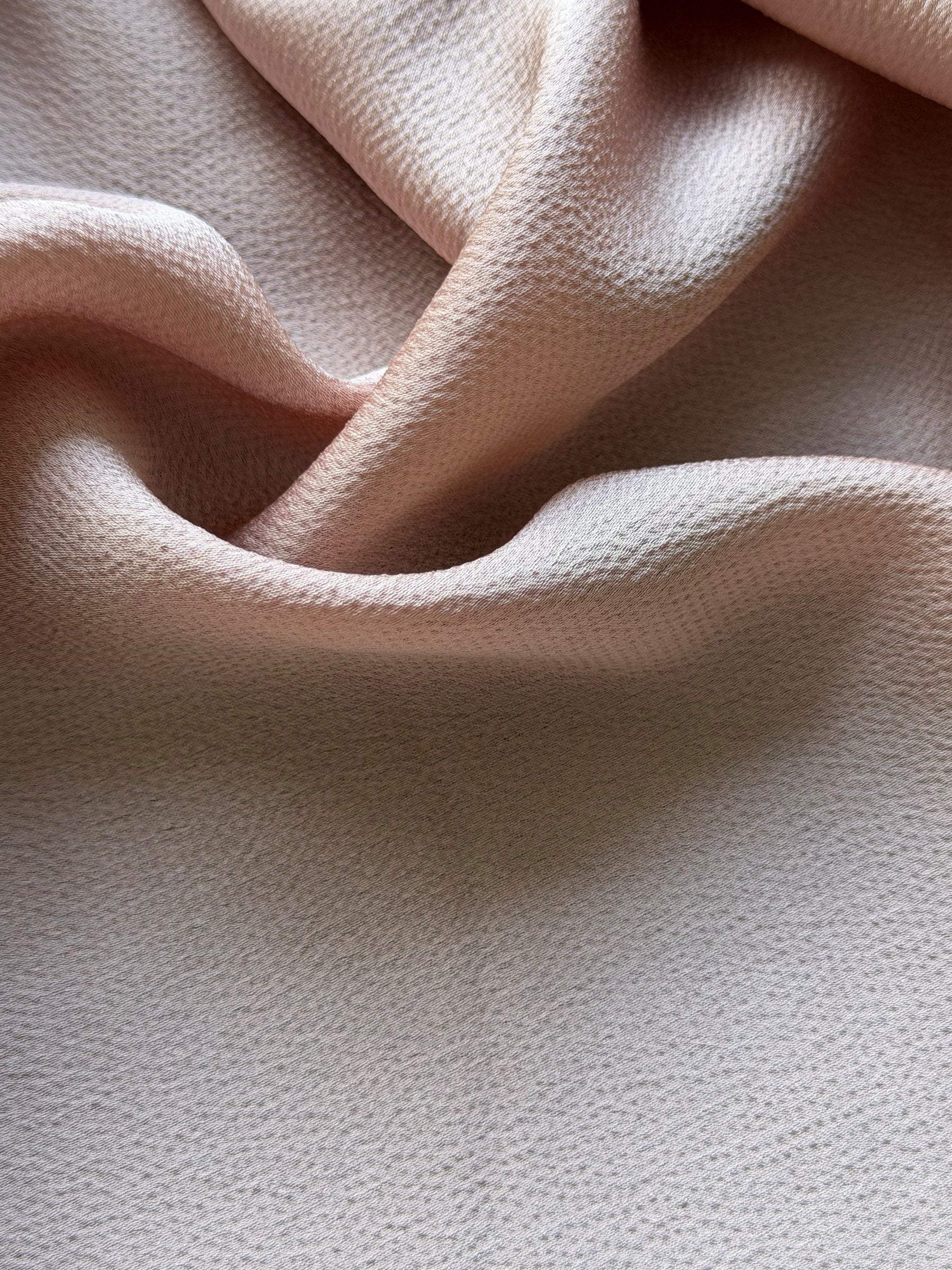 Dunkelrosa Polyester-Crêpe – Temple