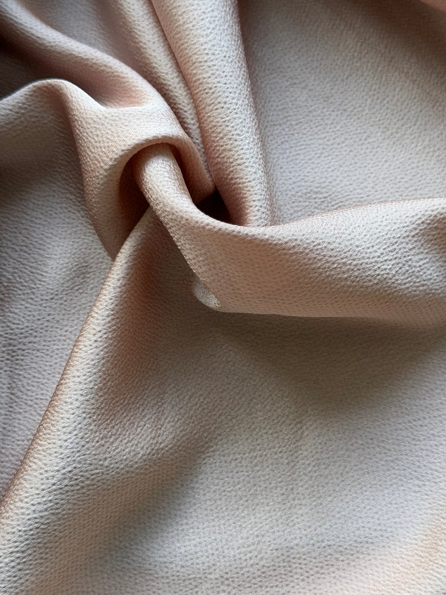 Dunkelrosa Polyester-Crêpe – Temple
