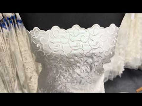 Elfenbeinfarbener bestickter Duchess-Satin - P476