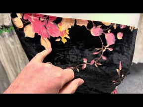 Pink auf schwarzem Samt-Burnout - Sacrosanct