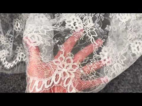 Ivory Chantilly Lace - P726