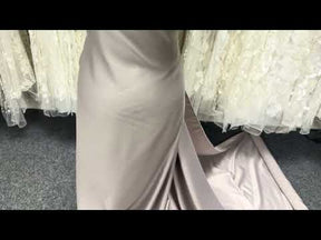 Austernfarbener Polyester-Satin – Majestätisch