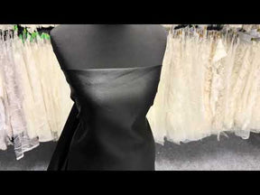 Schwarzer Polyestersatin – majestätisch