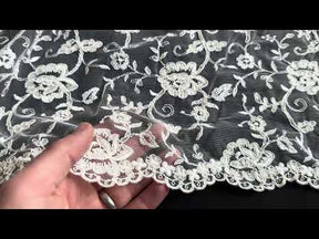 Elfenbeinfarbene Kordelstickerei - P430