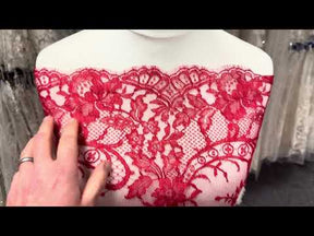 Scharlachrote Chantilly-Spitze – Blitzen