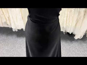 Leichter schwarzer Polyester-Satin – Gegenüberstellung