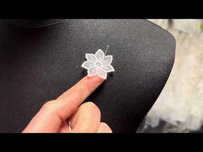 Goldenes Gänseblümchenmotiv mit Swarovski-Kristallen – Aladdin