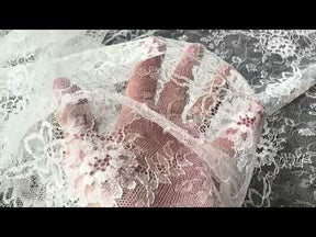 Ivory Chantilly Lace - P726