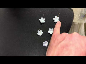 Weiße lasergeschnittene Blumen - M10 (Beutel mit 144 Stück)