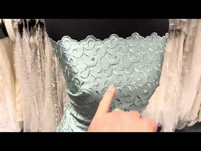 Nebelgrüner bestickter Duchesse-Satin – P476