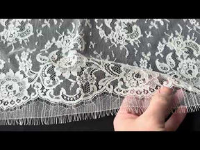 Elfenbeinfarbene Chantilly-Spitze - P205 