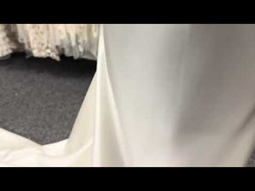 Hell elfenbeinfarbener Polyester-Duchess-Satin - P42