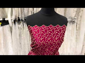 Heller Wein/Dunkelgold bestickter Duchess Satin - P476