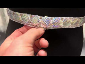 Schimmernder und perlenbesetzter Kleiderbesatz - Testament