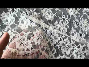 Elfenbeinfarbene Chantilly-Spitze - P204