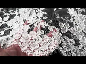 Elfenbeinfarbene, kordelbesetzte Chantilly-Spitze – Zetina