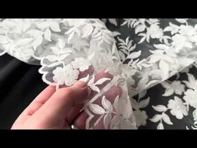 Elfenbeinfarbene bestickte Spitze - EB5031