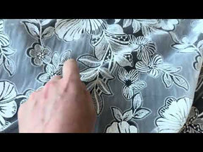 Elfenbeinfarbene Stickerei mit Blumenmuster - EB5057