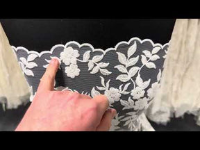 Elfenbeinfarbene bestickte Spitze - EB5031